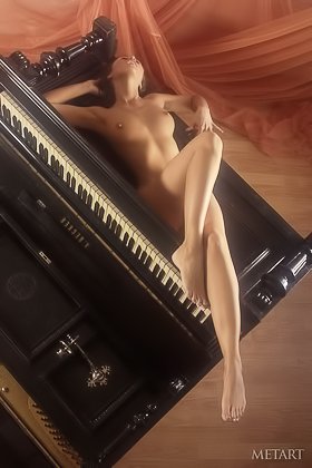 Leggy piano player showing off in an extremely steamy HQ gallery Videos