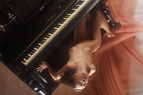 Corinna B - Pianist